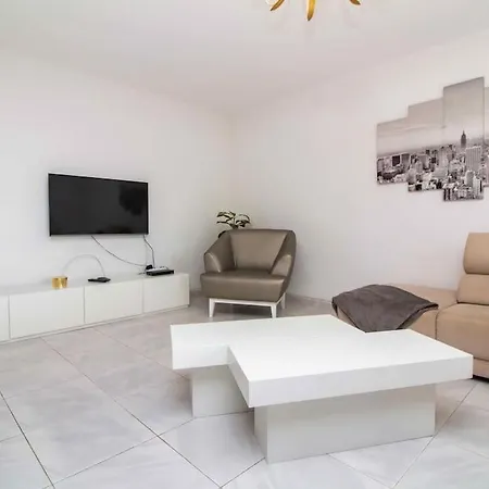 Irene Golf House - Privat Heated Pool & Games & Golf