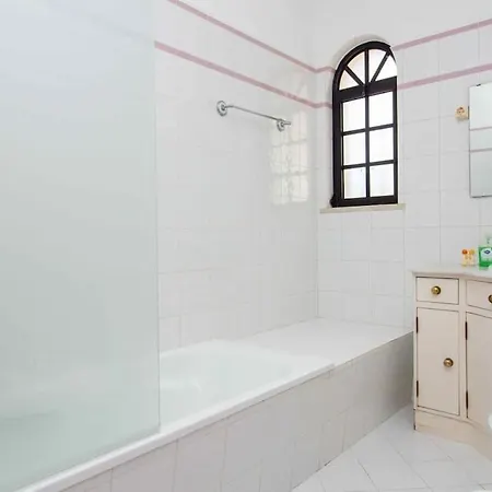 Irene Golf House - Privat Heated Pool & Games & Golf Villa Quarteira